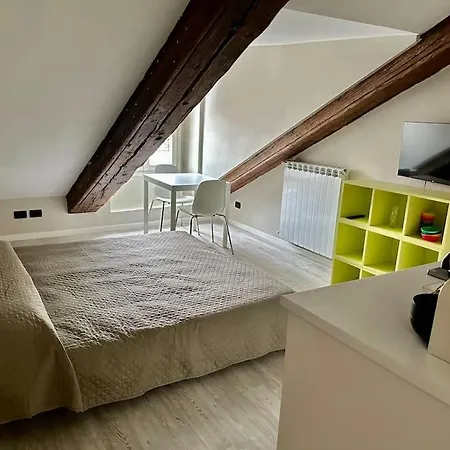 Piccolo Loft Sui Tetti Di شقة *